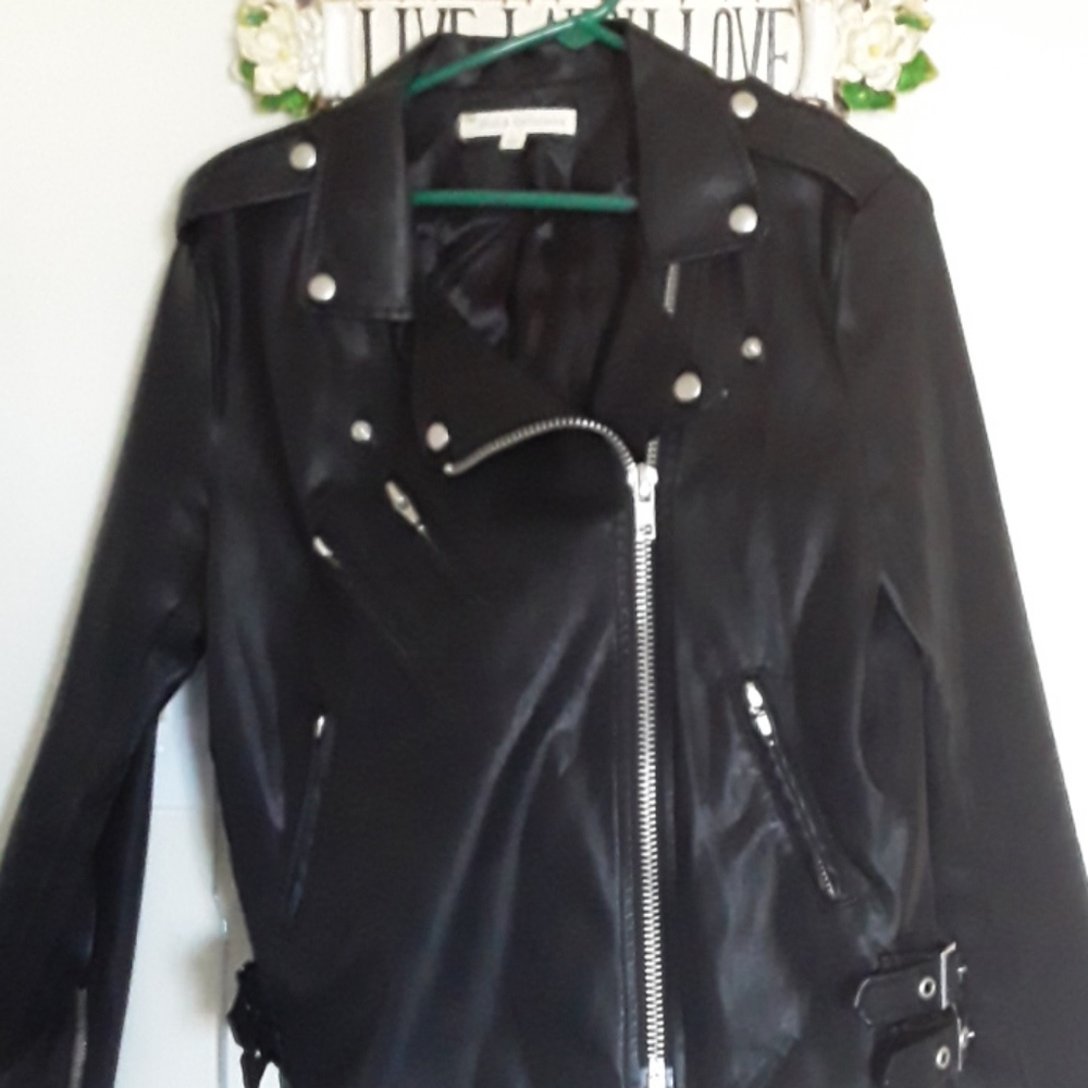 Lady bomber jacket.